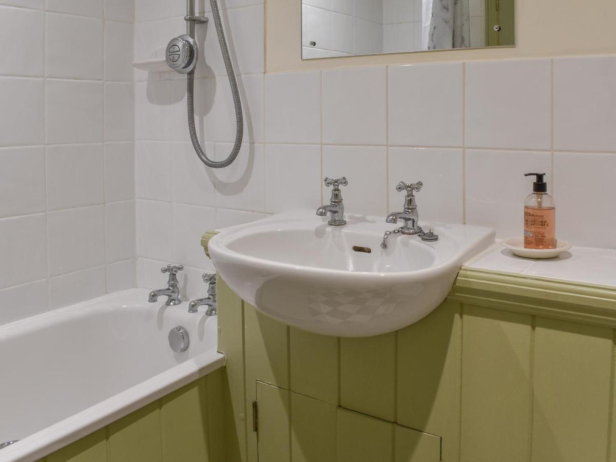 Honeysuckle Cottage North Mundham 외부 사진